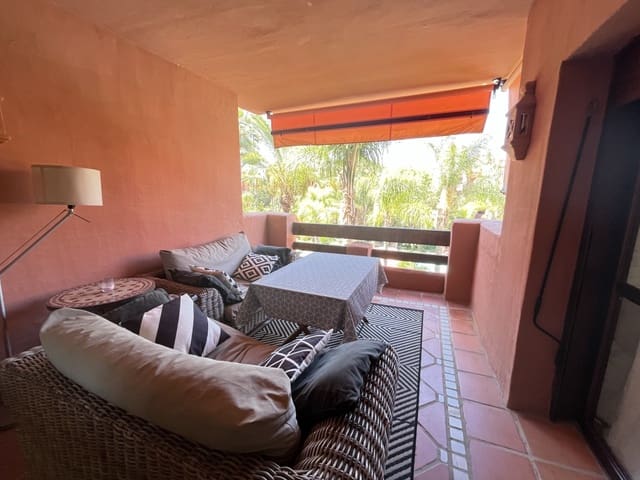 2 soverom Leilighet til leie i Los Monteros, Marbella med svømmebasseng garasje - € 1 500 (Ref: 9282949)