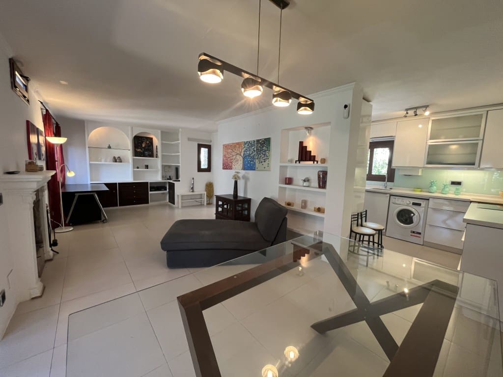 2 soveværelse Byhus til salg i Golden Mile med swimmingpool - € 595.000 (Ref: 9282951)