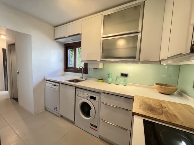 2 makuuhuone Omakotitalo myytävänä paikassa Golden Mile, Marbella mukana uima-altaan - 595 000 € (Ref: 9282951)