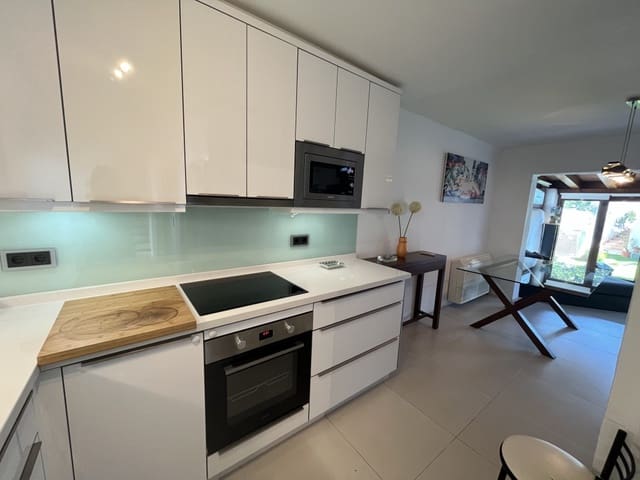 2 makuuhuone Omakotitalo myytävänä paikassa Golden Mile, Marbella mukana uima-altaan - 595 000 € (Ref: 9282951)