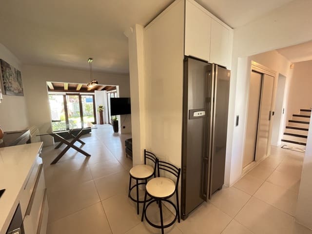 2 makuuhuone Omakotitalo myytävänä paikassa Golden Mile, Marbella mukana uima-altaan - 595 000 € (Ref: 9282951)