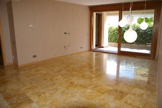 3 makuuhuone Huoneisto myytävänä paikassa Marbella mukana uima-altaan 
autotalli - 400 000 € (Ref: 9282953)