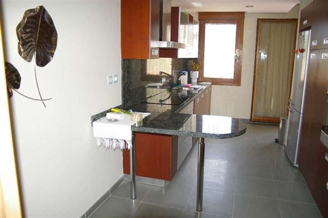 3 makuuhuone Huoneisto myytävänä paikassa Marbella mukana uima-altaan 
autotalli - 400 000 € (Ref: 9282953)