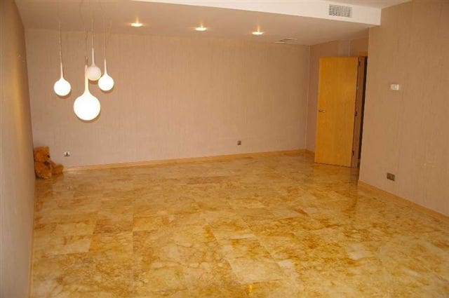 3 makuuhuone Huoneisto myytävänä paikassa Marbella mukana uima-altaan 
autotalli - 400 000 € (Ref: 9282953)