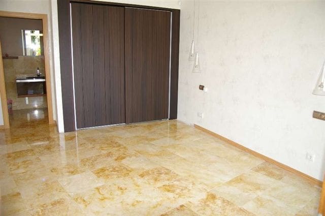 3 makuuhuone Huoneisto myytävänä paikassa Marbella mukana uima-altaan 
autotalli - 400 000 € (Ref: 9282953)