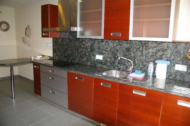 3 makuuhuone Huoneisto myytävänä paikassa Marbella mukana uima-altaan 
autotalli - 400 000 € (Ref: 9282953)