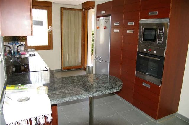 3 makuuhuone Huoneisto myytävänä paikassa Marbella mukana uima-altaan 
autotalli - 400 000 € (Ref: 9282953)