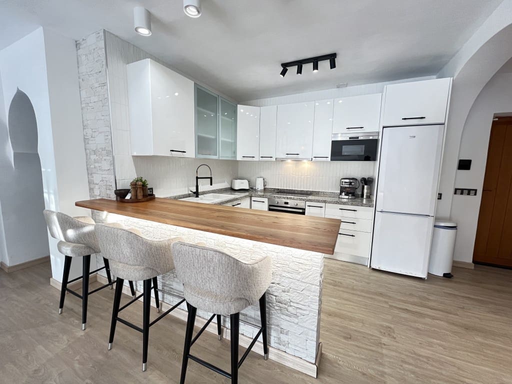 3 makuuhuone Huvila vuokrattavana paikassa El Rosario mukana uima-altaan - 4 500 € (Ref: 9294224)