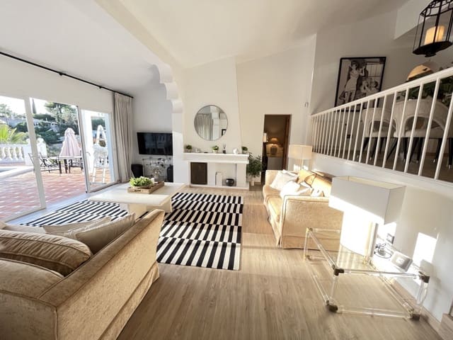 3 makuuhuone Huvila vuokrattavana paikassa El Rosario, Marbella mukana uima-altaan - 4 500 € (Ref: 9294224)