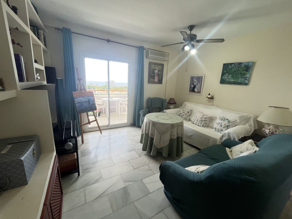 2 bedroom Apartment for sale in Calahonda with pool - € 300,000 (Ref: 9402880)