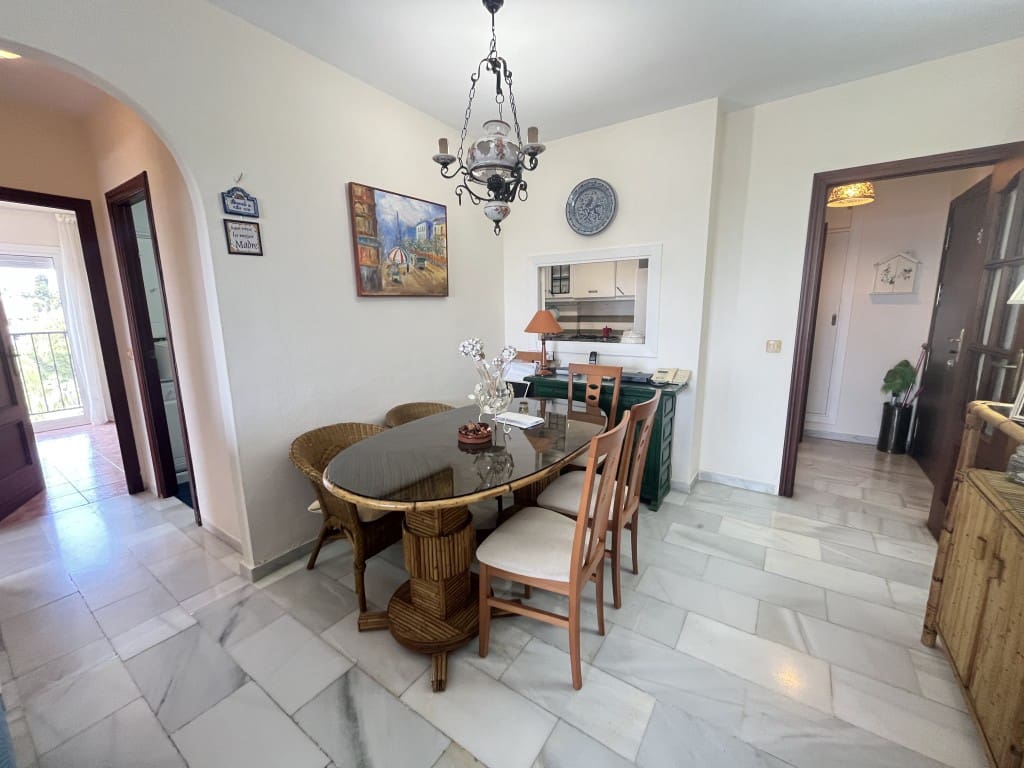 2 bedroom Apartment for sale in Calahonda with pool - € 300,000 (Ref: 9402880)