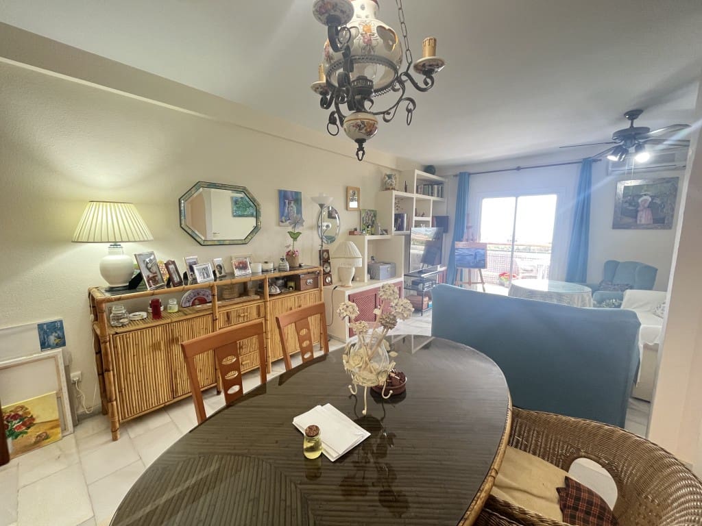 2 bedroom Apartment for sale in Calahonda with pool - € 300,000 (Ref: 9402880)