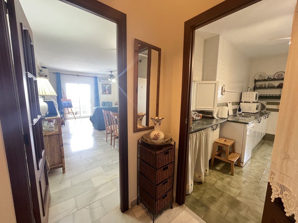 2 bedroom Apartment for sale in Calahonda with pool - € 300,000 (Ref: 9402880)