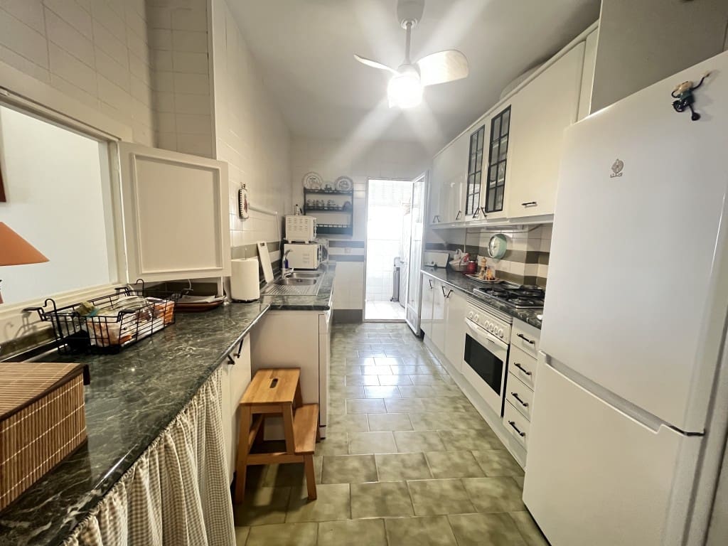 2 bedroom Apartment for sale in Calahonda with pool - € 300,000 (Ref: 9402880)