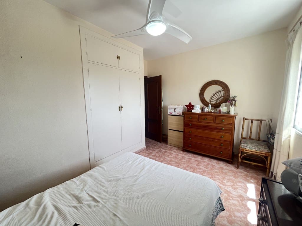 2 bedroom Apartment for sale in Calahonda with pool - € 300,000 (Ref: 9402880)