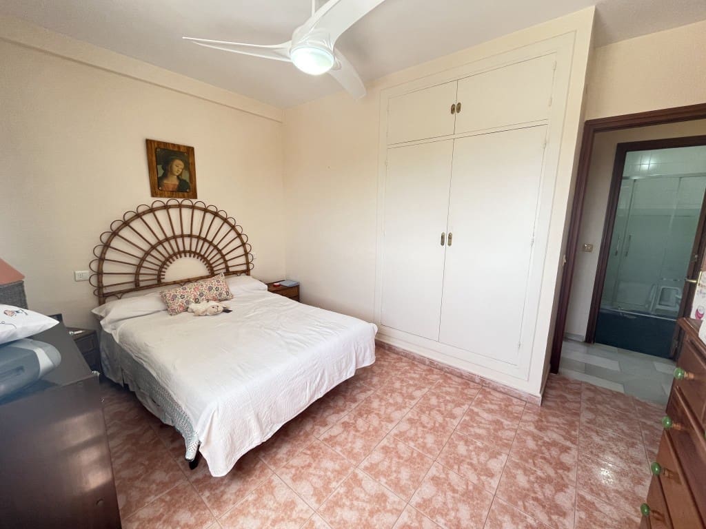 2 bedroom Apartment for sale in Calahonda with pool - € 300,000 (Ref: 9402880)