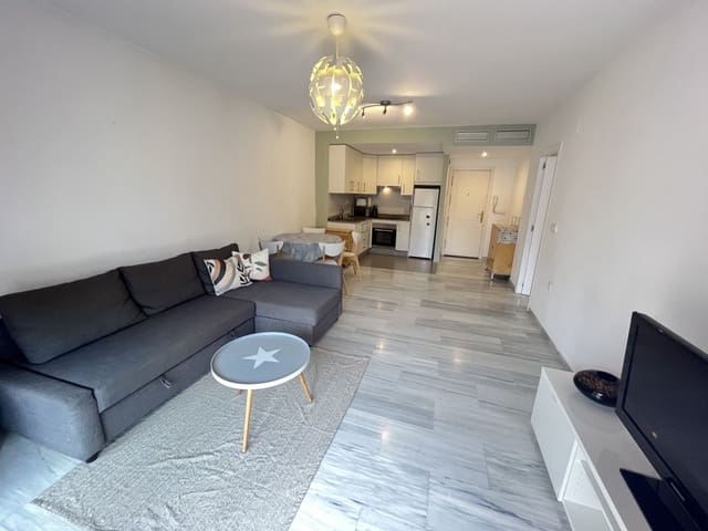 1 soveværelse Strandlejlighed til leje i Las Chapas, Marbella med swimmingpool - € 1.200 (Ref: 9418985)