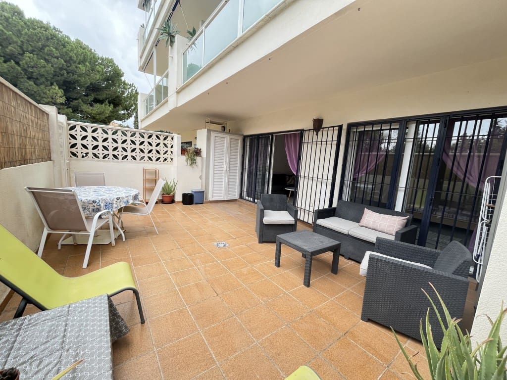 1 makuuhuone Ranta-asunto vuokrattavana paikassa Las Chapas mukana uima-altaan - 1 200 € (Ref: 9418985)