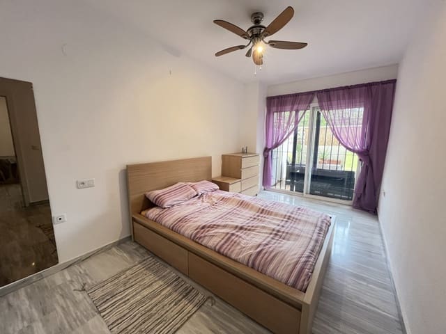 1 soveværelse Strandlejlighed til leje i Las Chapas, Marbella med swimmingpool - € 1.200 (Ref: 9418985)