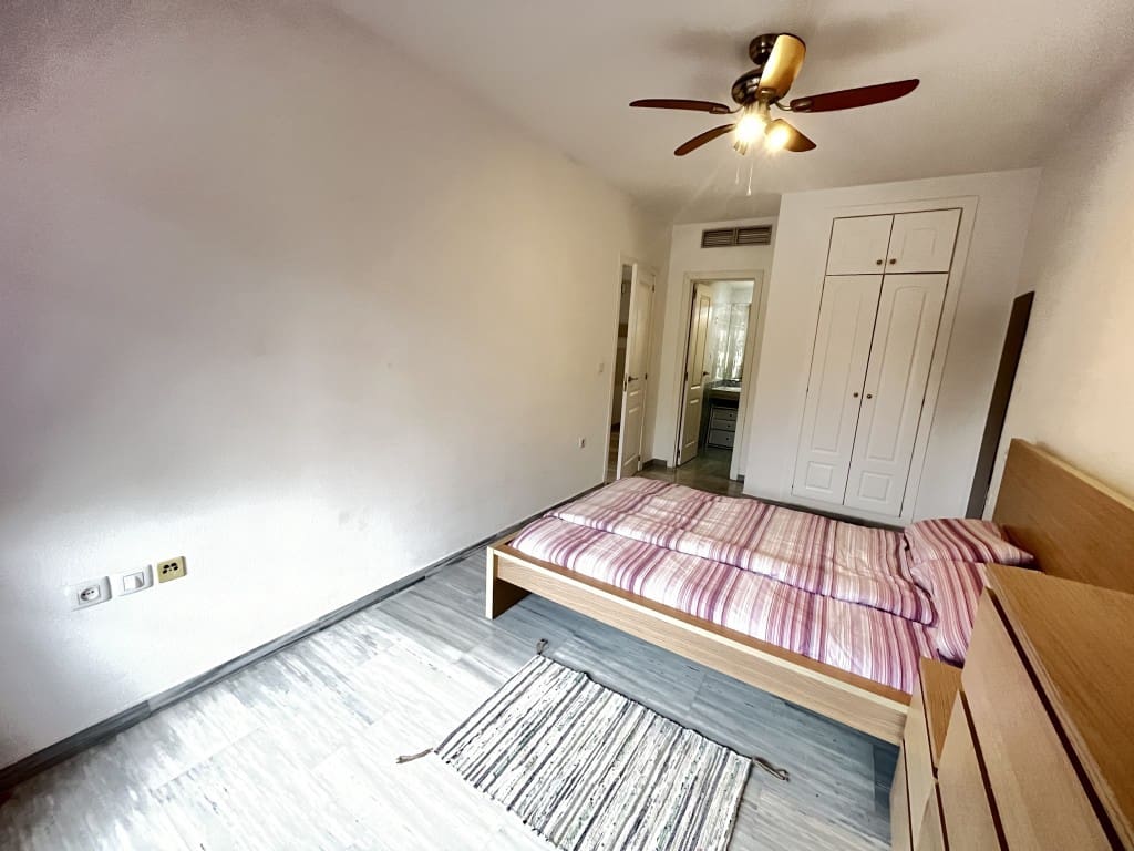 1 makuuhuone Ranta-asunto vuokrattavana paikassa Las Chapas mukana uima-altaan - 1 200 € (Ref: 9418985)