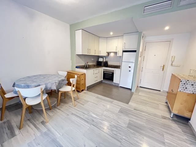 1 soveværelse Strandlejlighed til leje i Las Chapas, Marbella med swimmingpool - € 1.200 (Ref: 9418985)