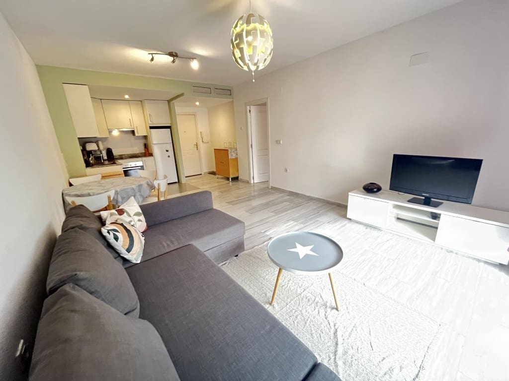 1 makuuhuone Ranta-asunto vuokrattavana paikassa Las Chapas mukana uima-altaan - 1 200 € (Ref: 9418985)