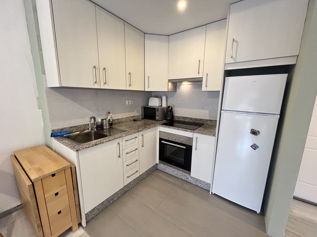 1 makuuhuone Ranta-asunto vuokrattavana paikassa Las Chapas mukana uima-altaan - 1 200 € (Ref: 9418985)