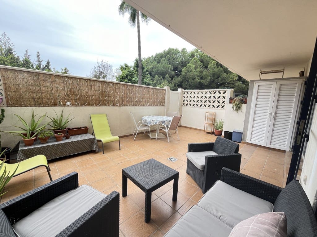 1 makuuhuone Ranta-asunto vuokrattavana paikassa Las Chapas mukana uima-altaan - 1 200 € (Ref: 9418985)