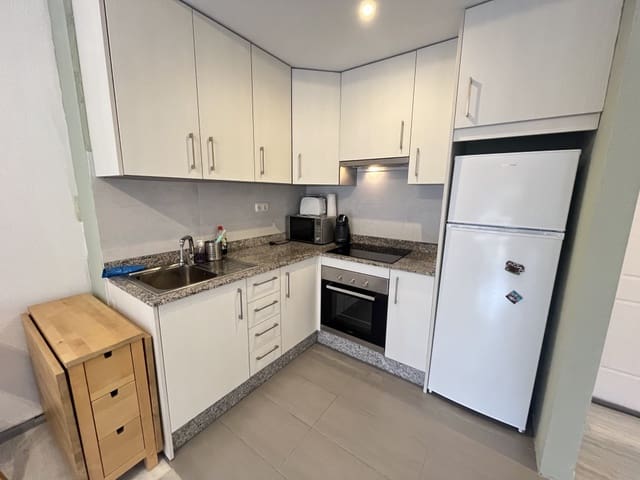 1 soveværelse Strandlejlighed til leje i Las Chapas, Marbella med swimmingpool - € 1.200 (Ref: 9418985)