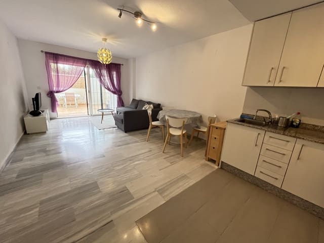 1 soveværelse Strandlejlighed til leje i Las Chapas, Marbella med swimmingpool - € 1.200 (Ref: 9418985)