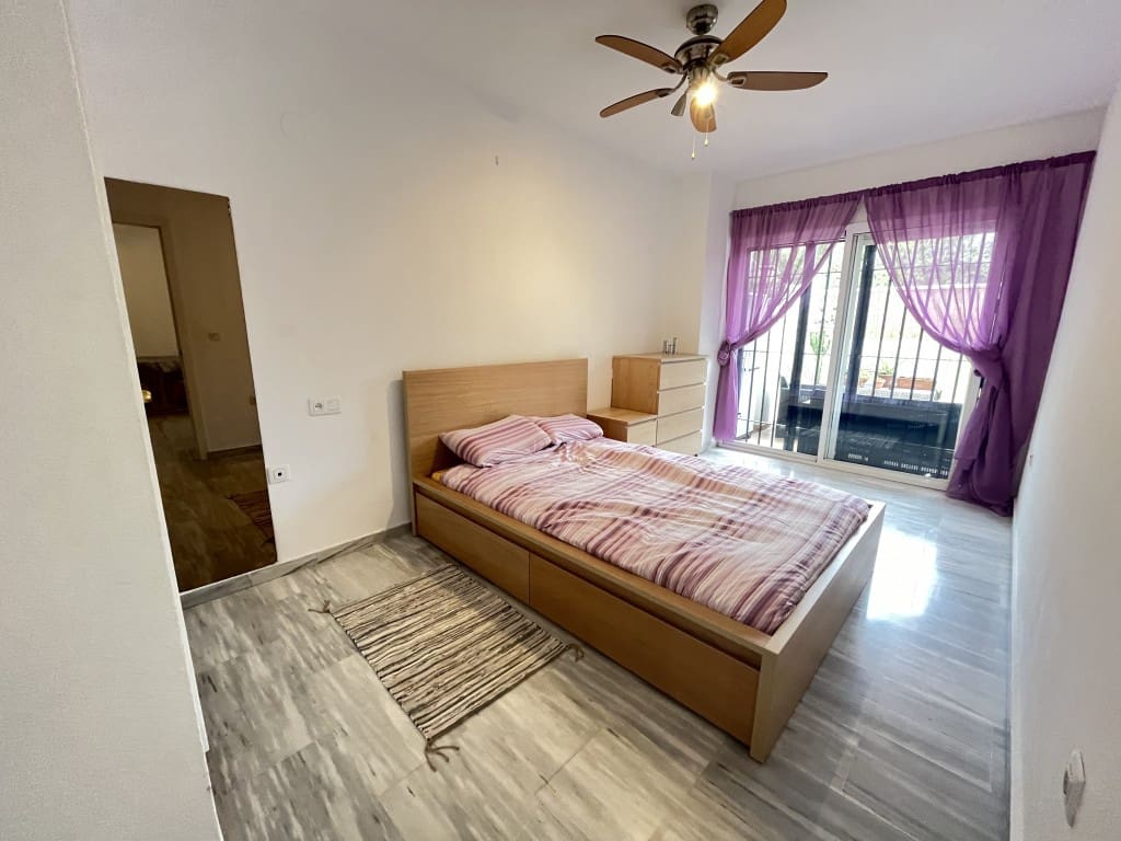 1 makuuhuone Ranta-asunto vuokrattavana paikassa Las Chapas mukana uima-altaan - 1 200 € (Ref: 9418985)