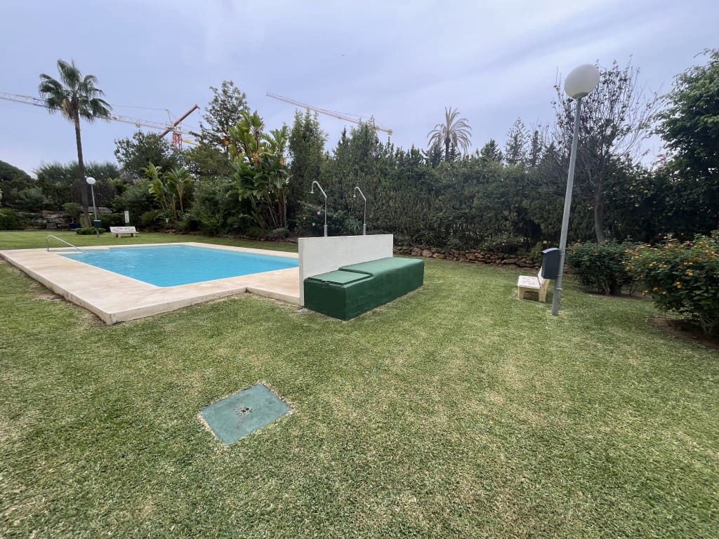 1 makuuhuone Ranta-asunto vuokrattavana paikassa Las Chapas mukana uima-altaan - 1 200 € (Ref: 9418985)