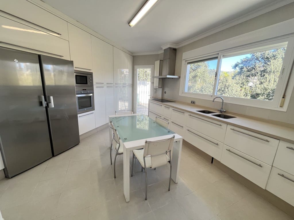 5 makuuhuone Huvila vuokrattavana paikassa Elviria mukana uima-altaan 
autotalli - 7 000 € (Ref: 9430796)