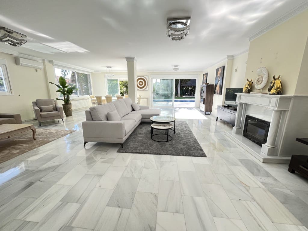 5 makuuhuone Huvila vuokrattavana paikassa Elviria mukana uima-altaan 
autotalli - 7 000 € (Ref: 9430796)