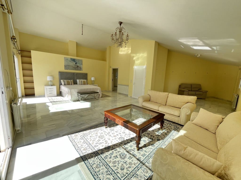 5 makuuhuone Huvila vuokrattavana paikassa Elviria mukana uima-altaan 
autotalli - 7 000 € (Ref: 9430796)