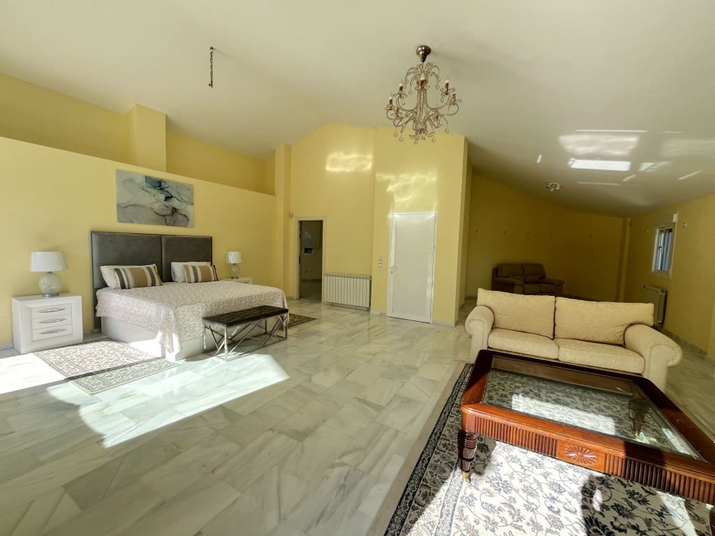 5 makuuhuone Huvila vuokrattavana paikassa Elviria mukana uima-altaan 
autotalli - 7 000 € (Ref: 9430796)