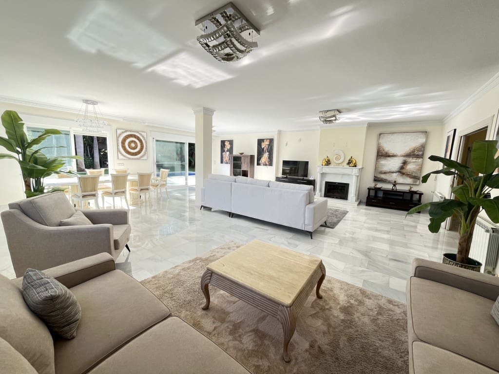 5 makuuhuone Huvila vuokrattavana paikassa Elviria mukana uima-altaan 
autotalli - 7 000 € (Ref: 9430796)