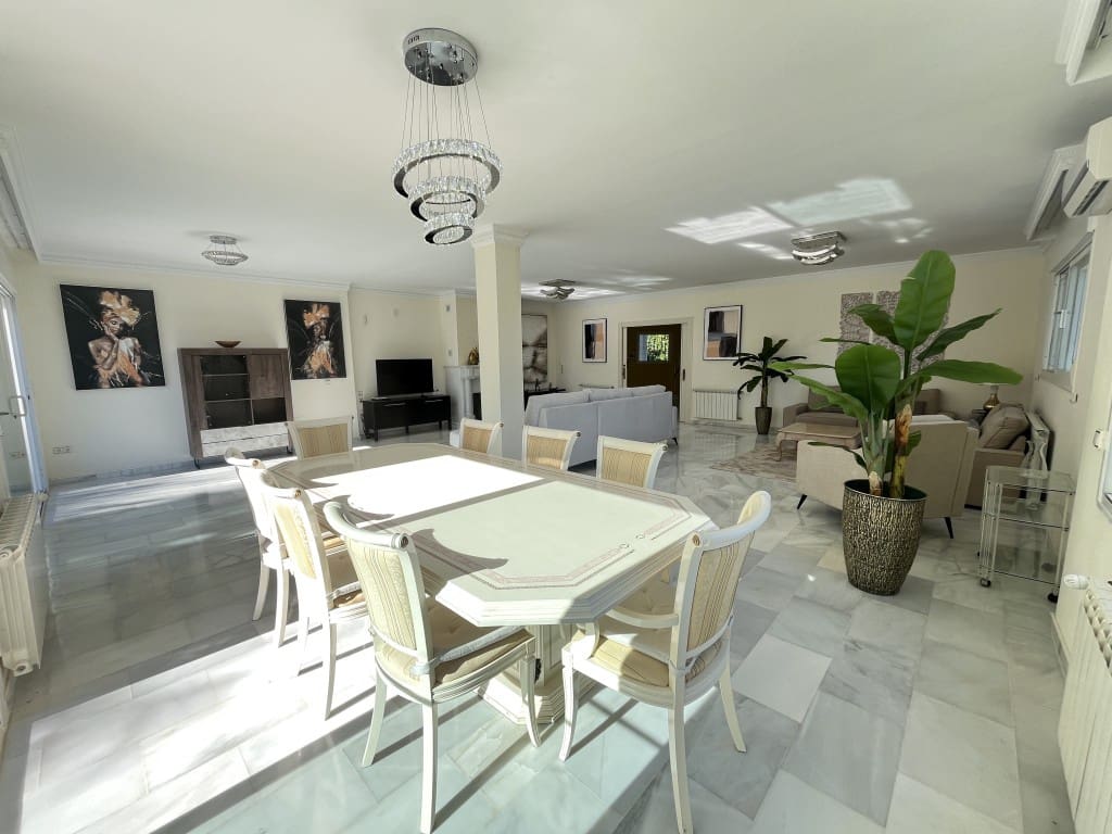 5 makuuhuone Huvila vuokrattavana paikassa Elviria mukana uima-altaan 
autotalli - 7 000 € (Ref: 9430796)