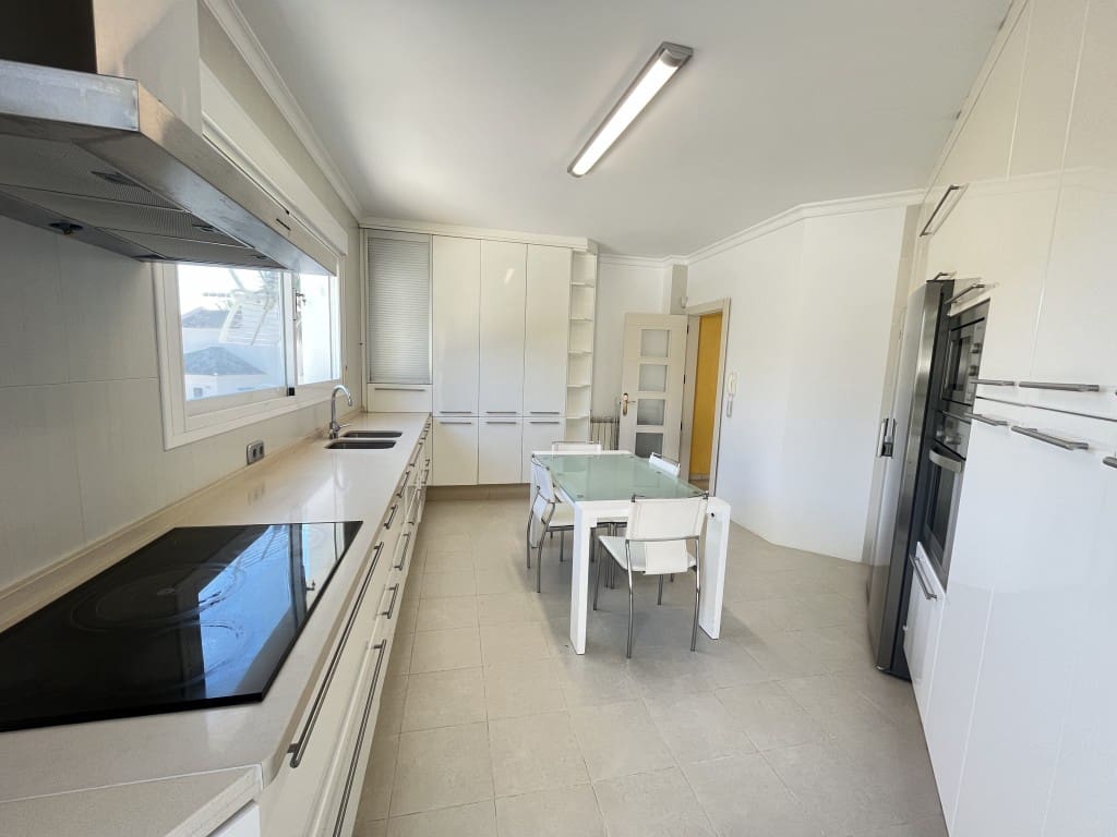 5 makuuhuone Huvila vuokrattavana paikassa Elviria mukana uima-altaan 
autotalli - 7 000 € (Ref: 9430796)