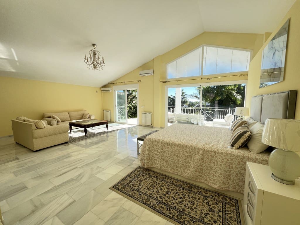 5 makuuhuone Huvila vuokrattavana paikassa Elviria mukana uima-altaan 
autotalli - 7 000 € (Ref: 9430796)