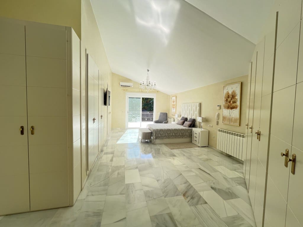 5 makuuhuone Huvila vuokrattavana paikassa Elviria mukana uima-altaan 
autotalli - 7 000 € (Ref: 9430796)