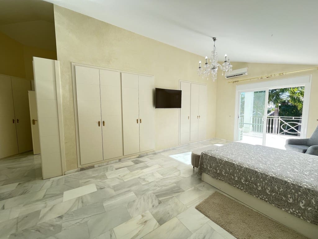 5 makuuhuone Huvila vuokrattavana paikassa Elviria mukana uima-altaan 
autotalli - 7 000 € (Ref: 9430796)