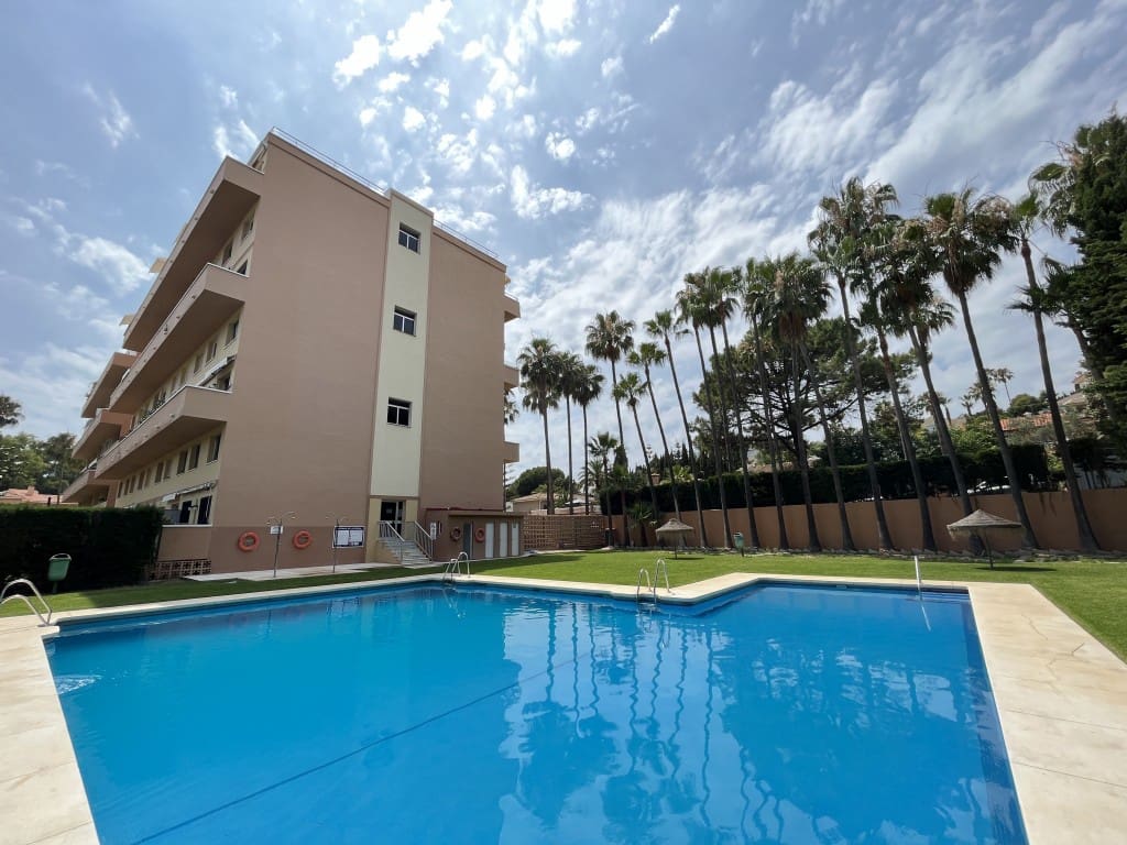 2 bedroom Apartment for sale in Carib Playa with pool - € 350,000 (Ref: 9501845)