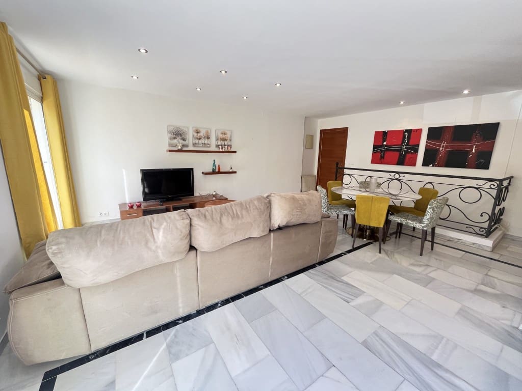 Apartamento de 2 habitaciones en Carib Playa en alquiler con piscina - 1.350 € (Ref: 9526125)