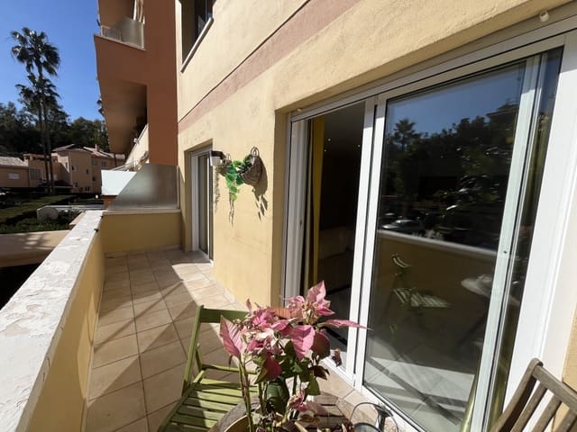 Apartamento de 2 habitaciones en Carib Playa, Marbella en alquiler con piscina - 1.350 € (Ref: 9526125)