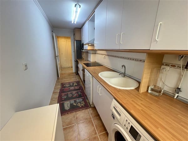 2 bedroom Apartment for rent in Marbella with pool garage - € 1,600 (Ref: 9614709)