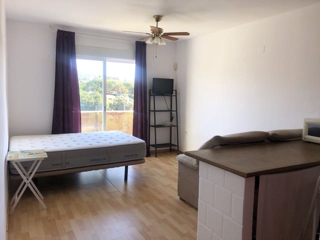 Estudio en Las Chapas, Marbella en alquiler con piscina - 850 € (Ref: 9655662)