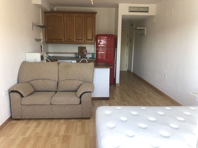 Estudio en Las Chapas, Marbella en alquiler con piscina - 850 € (Ref: 9655662)