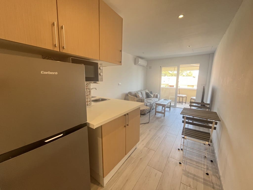 1 quarto Apartamento para arrendar em Carib Playa com piscina - 1 400 € (Ref: 9658322)