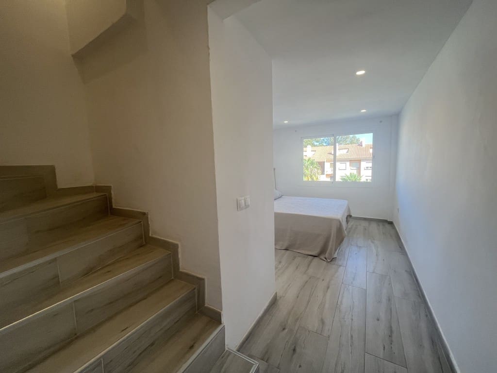 1 quarto Apartamento para arrendar em Carib Playa com piscina - 1 400 € (Ref: 9658322)